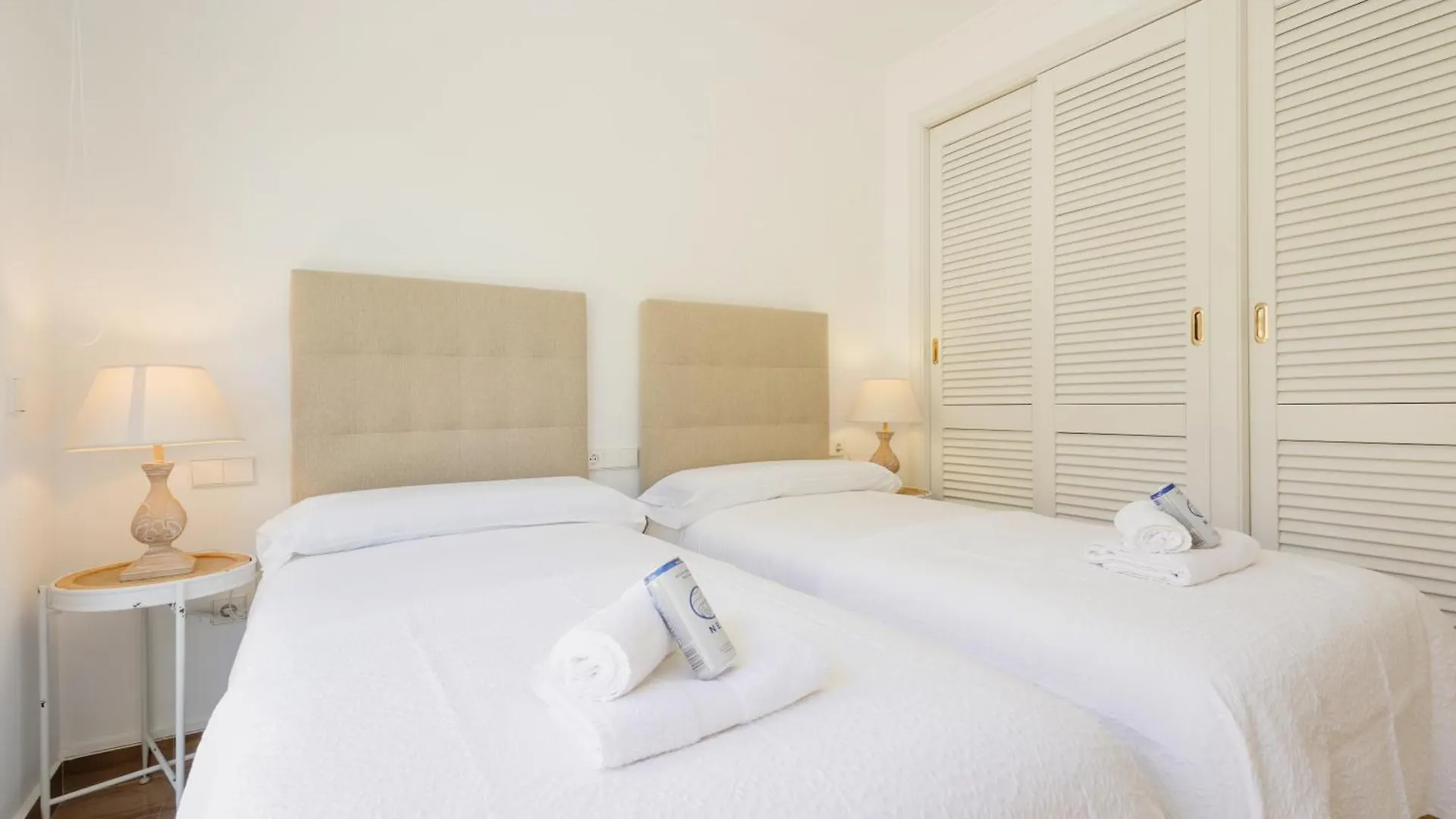 Newly Renovated Apartment With Large Private And Glazed Terrace, Close To The Beach In Elviria, Marbella East