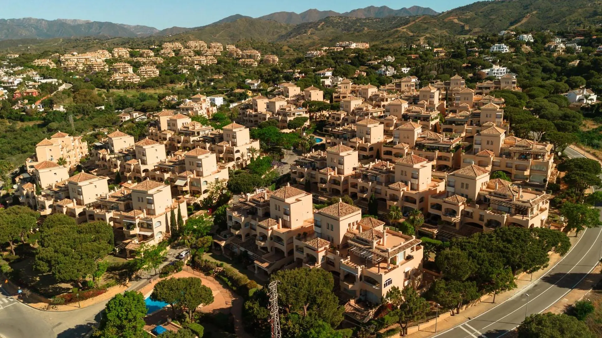 Newly Renovated Apartment With Large Private And Glazed Terrace, Close To The Beach In Elviria, Marbella East Spain
